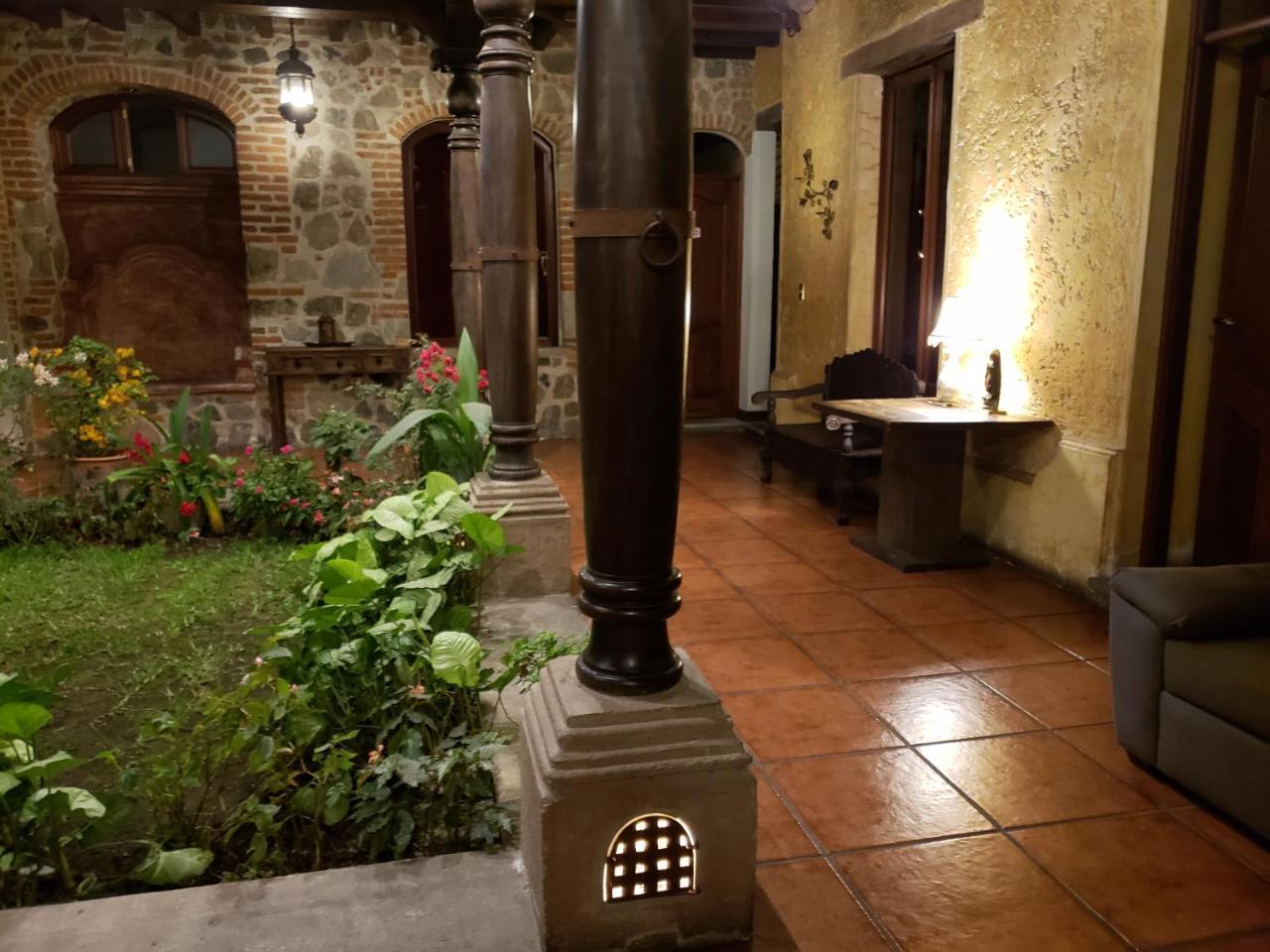 La Casa De La Alameda Bed & Breakfast Antigua Dış mekan fotoğraf